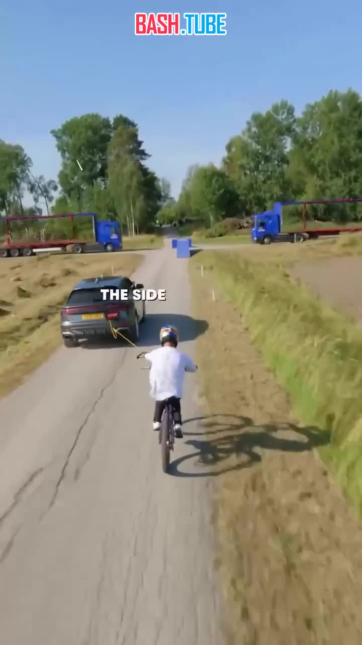  Велосипедист в Швеции прыгнул через две фуры одновременно