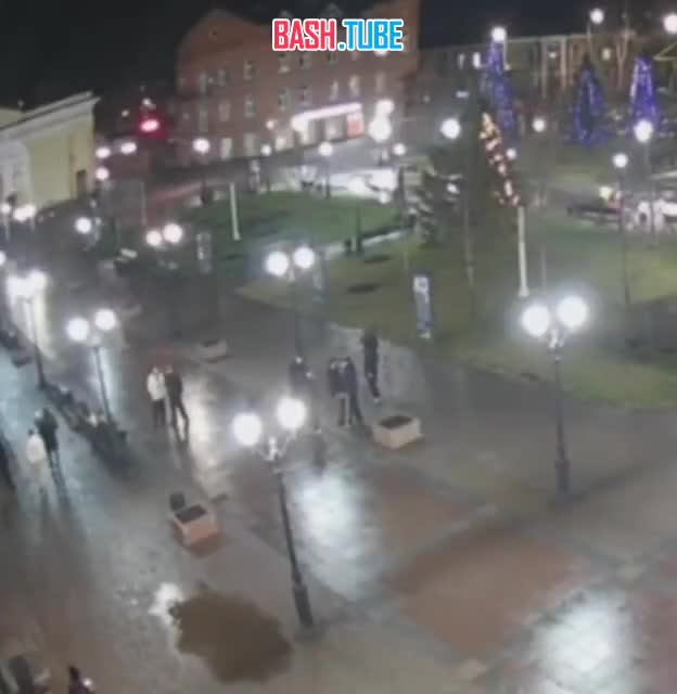  Мэр Стерлитамака разогнал подростков-вандалов во время прогулки с семьей