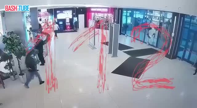  Подросток пырнул охранника московского ТЦ ножом и скрылся