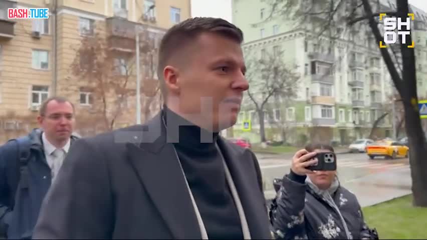  Вслед за Лерчек в суд приехал её бывший муж - Артём Чекалин