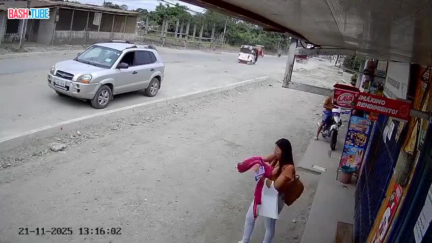  В Эквадоре киллеры перепутали цель и расстреляли ни в чем не повинного мужчину на глазах ребенка