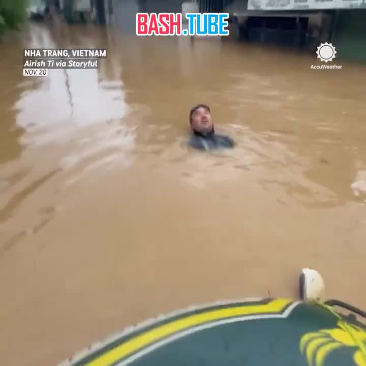  Видео россиян попавших в эпицентр наводнения