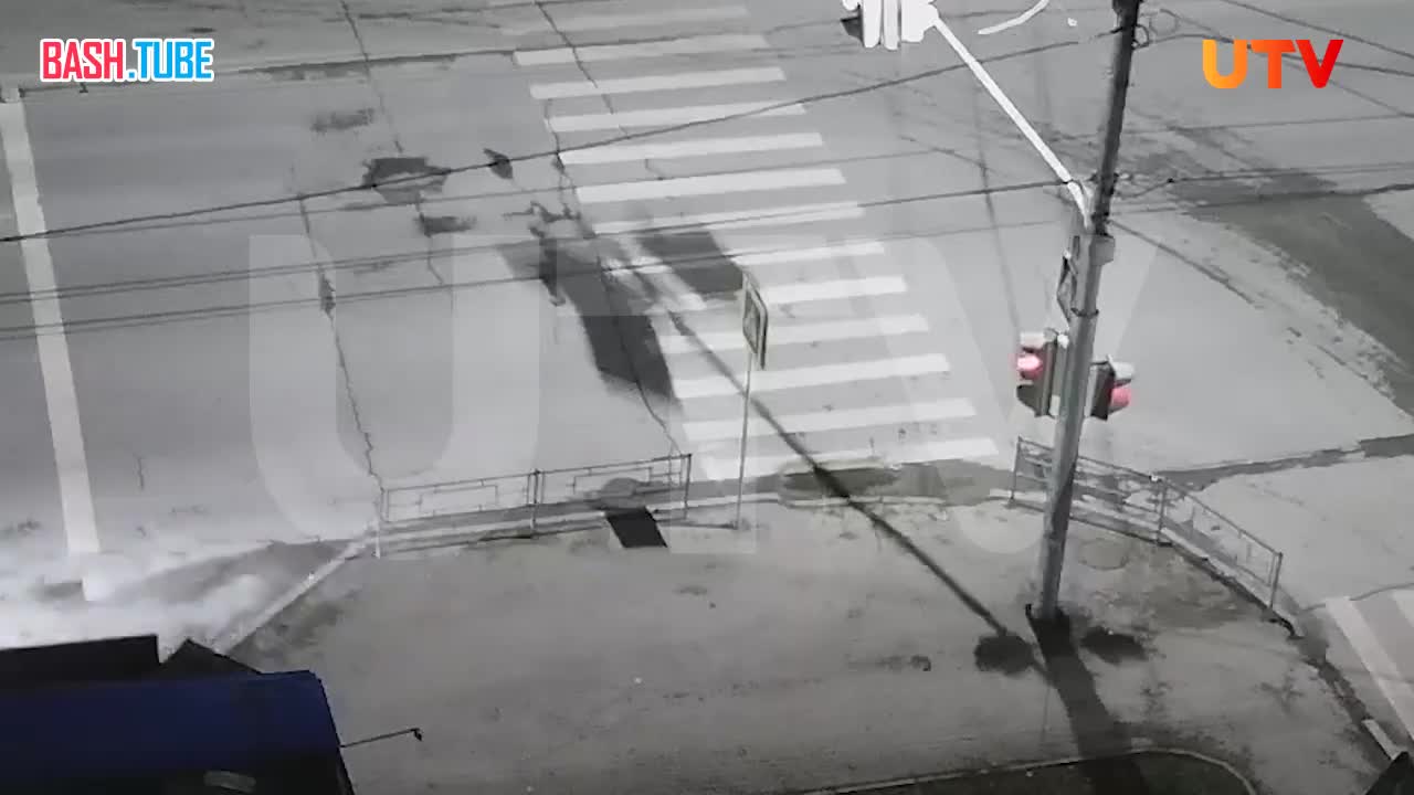  Уфимец на «Мазде» влетел в ограждение, а затем его побил прохожий