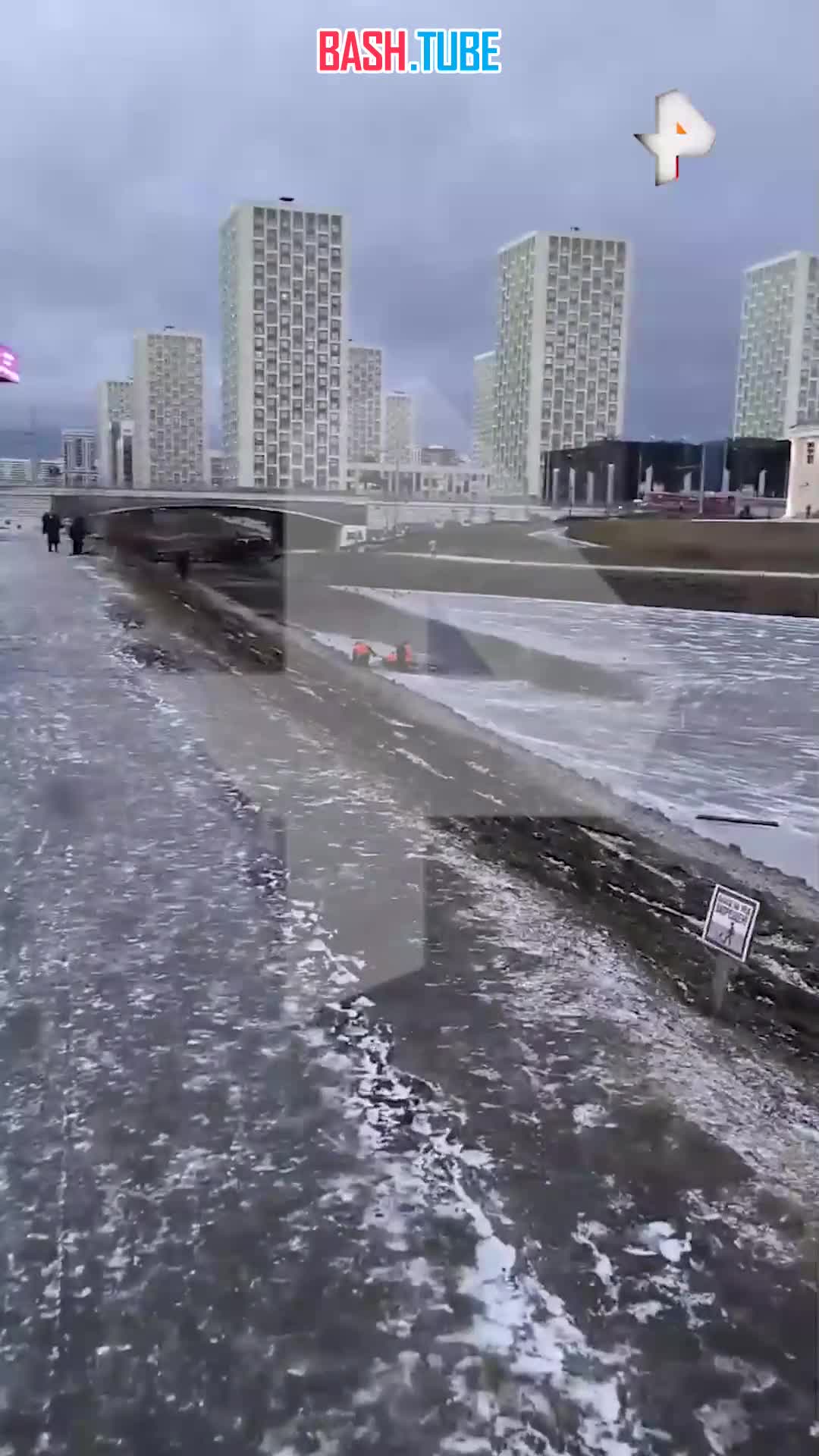  Провалившегося под лед школьника спасли в Екатеринбурге. Об этом пишут местные СМИ
