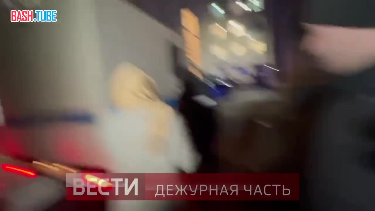  Анну Хоботову под конвоем вывели из следственного отдела СК в Истре чтобы доставить в суд для избрания меры пресечения