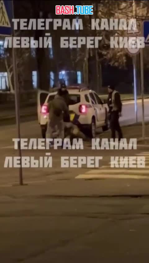  В одном из районов Киева сотрудник ТЦК попытался проверить документы у прохожего, который оказался всушником