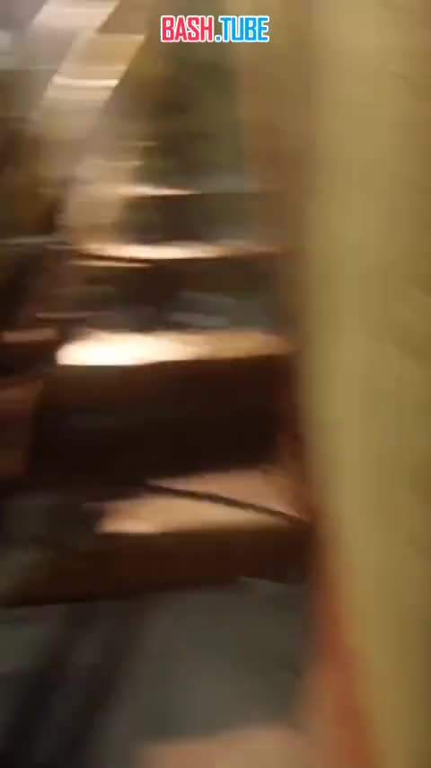  В Мехико грузовик доставки безалкогольных напитков Jarritos потерял управление на крутом спуске