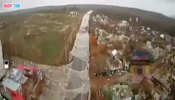  ВСУ натягивает защитные сети, российские дроны их сжигают