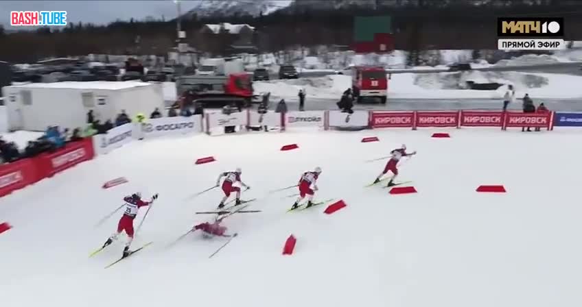  Александр Большунов сбил с ног лыжника Александра Бакурова после гонки на Кубке России