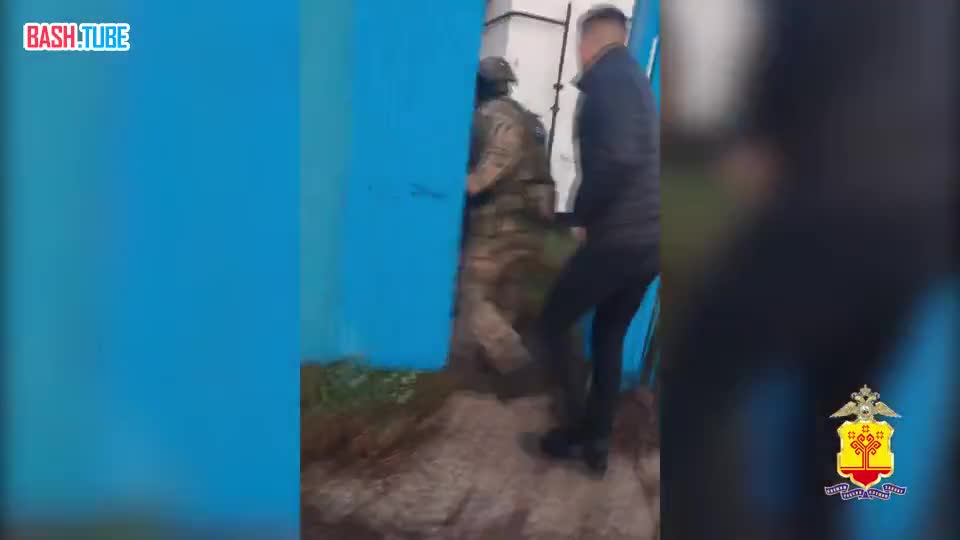  Двое цыган имитировали женский голос и разводили клиентов под видом проституток и сутенеров