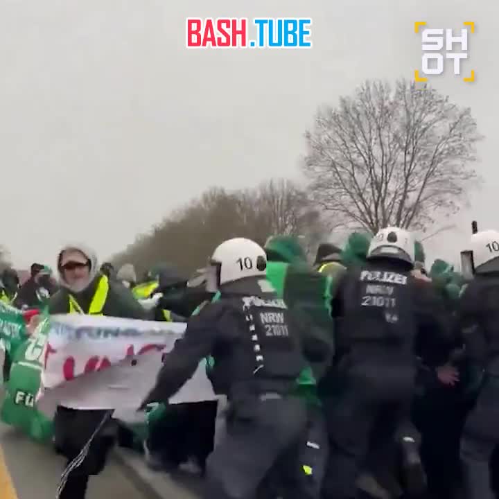  Массовые протесты в Германии переросли в стычки с полицией