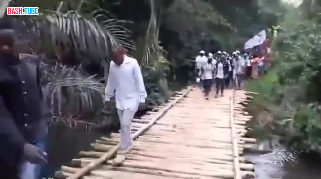  В Конго построили деревянный мост за $2 млн - он рухнул во время торжественного открытия