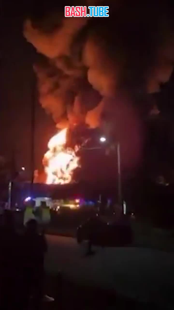  Сильный взрыв произошел на мусороперерабатывающем заводе в Сиднее: резервуар с химикатами взлетел на воздух