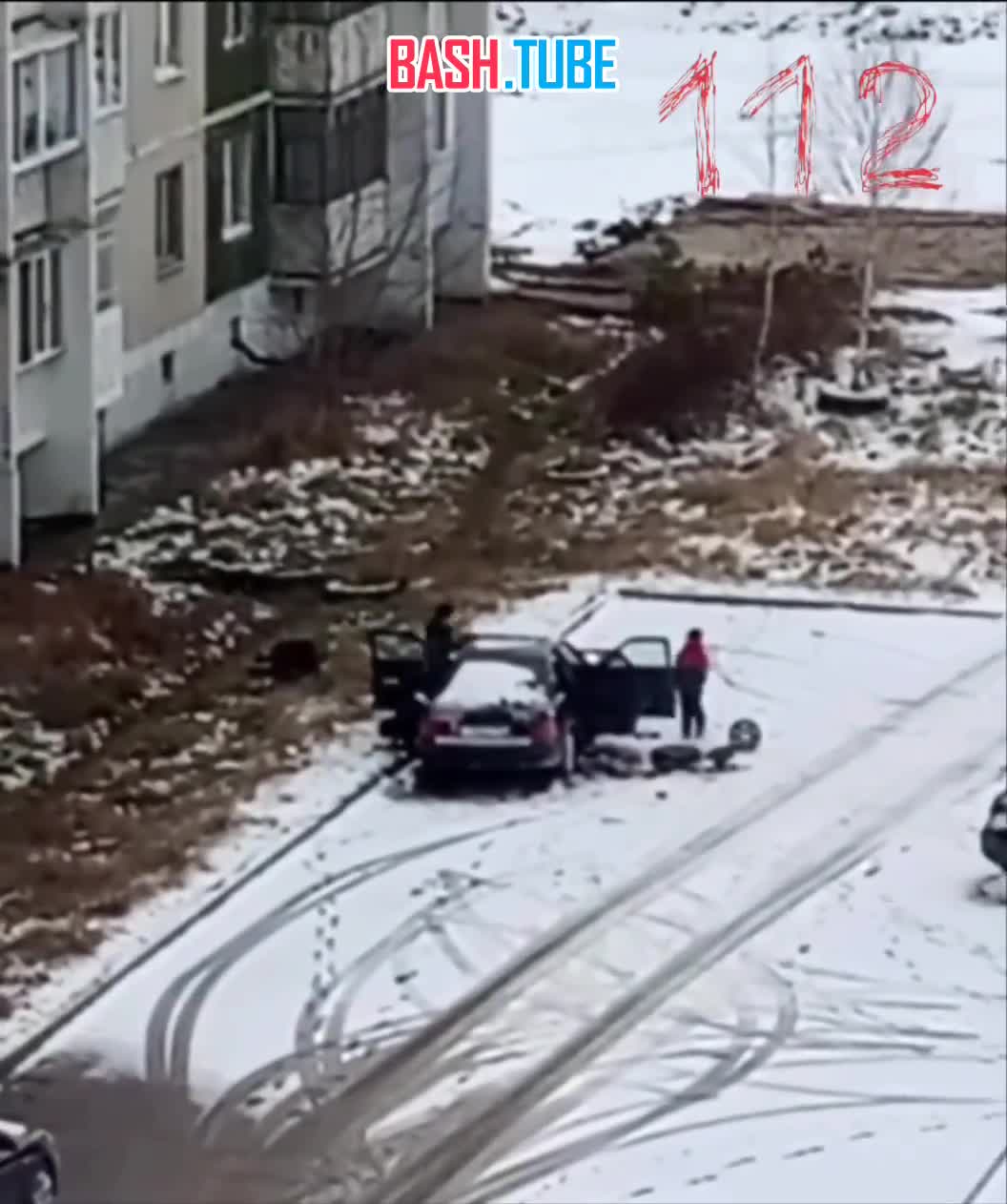  В Свердловской области заметили подростков, которые по частям разбирали чей-то автомобиль