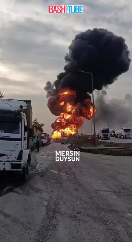  В турецком Мерсине в результате дорожной аварии взорвался бензовоз