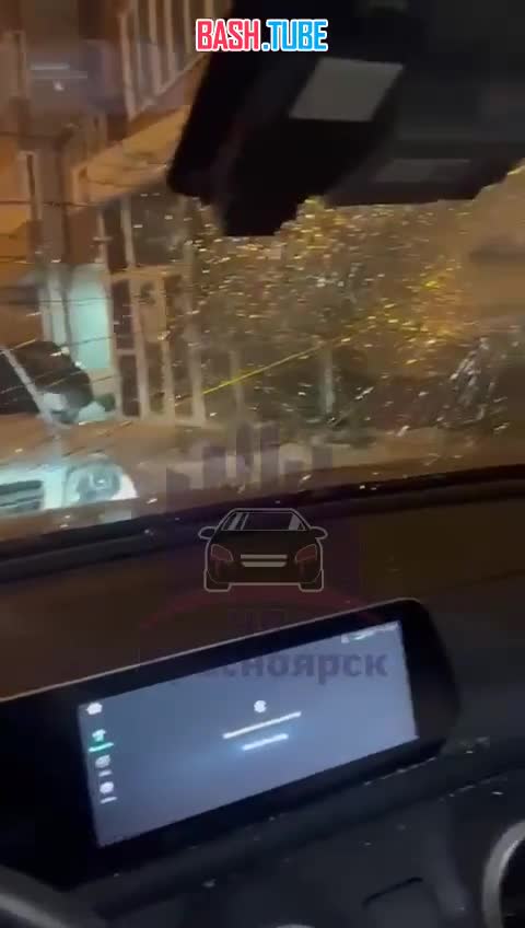  Канализационный люк чуть не убил маму с детьми возле Красноярской мэрии