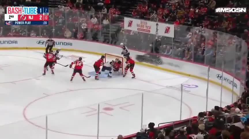  Российский хоккеист вырубил канадца и избил американца за 10 минут матча