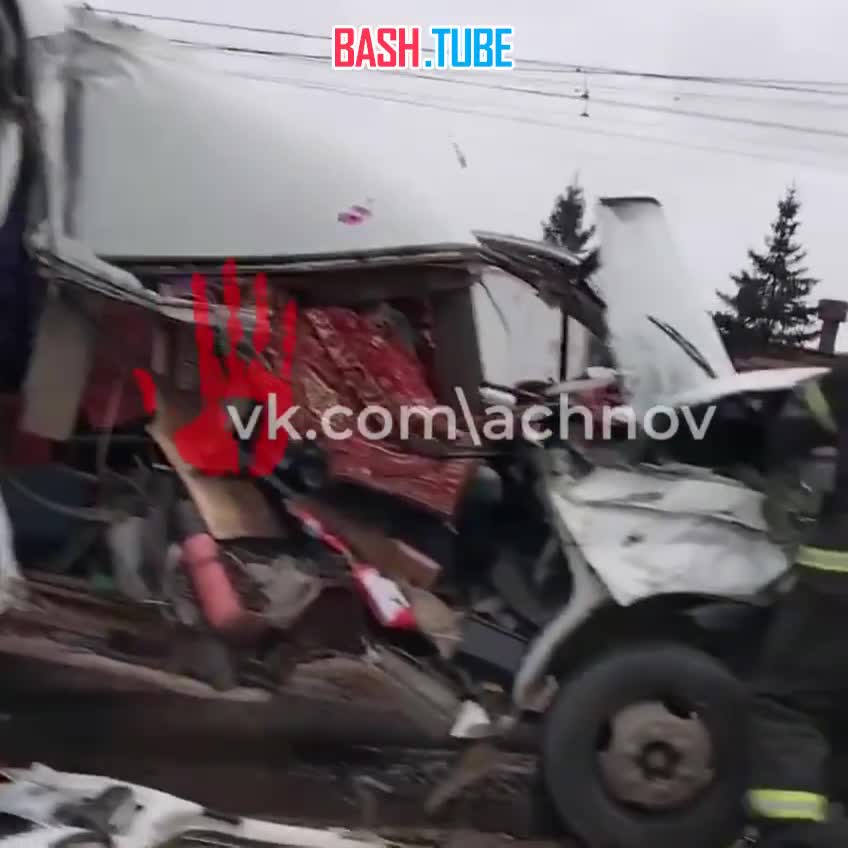  ГАЗель превратилась в груду металла. Жесткое ДТП на Свердловском тракте