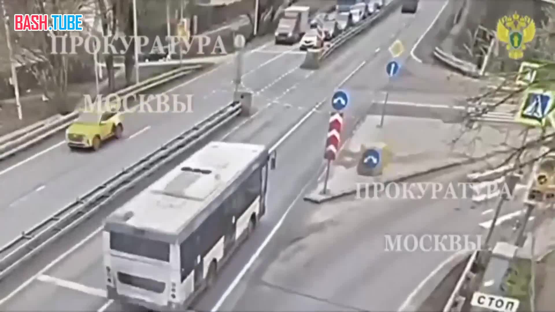  Момент, как грузовик протаранил машины в Новой Москве