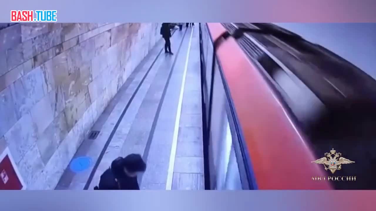  Пьяный в стельку зацепер прокатился на крыше метро