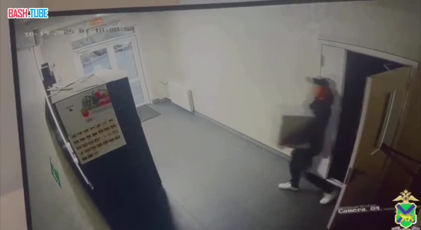  Гастролёр из Благовещенска стащил сейф из поликлиники во Владивостоке