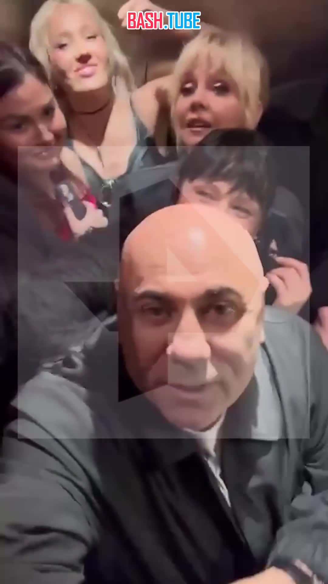  «Всем привет, мы застряли в лифте»: Иосиф Пригожин, Валерия и Клава Кока оказались в ловушке с коллегами-музыкантами