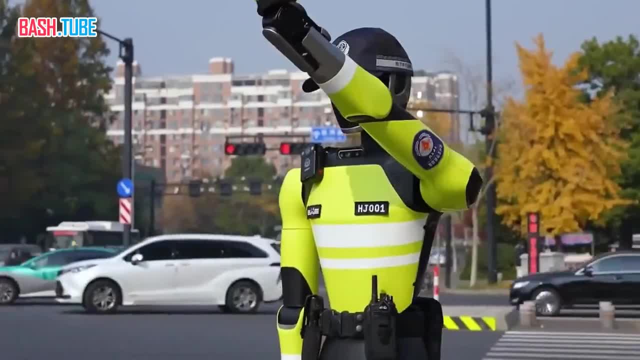  Китай заменяет регулировщиков роботами-полицейскими с ИИ
