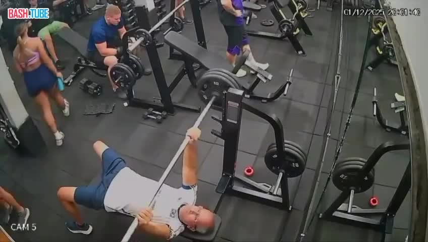  Бразилец не удержал штангу и умер прямо в фитнес-клубе - у него остановилось сердце от резкого удара