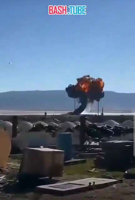  Американский истребитель F-16 разбился в Калифорнии - ABC News