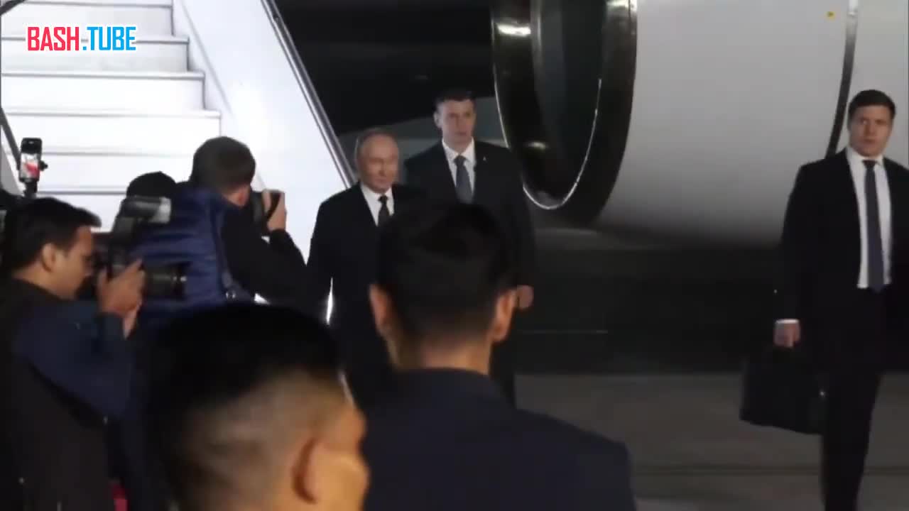  Лидер Индии Нарендра Моди лично встретил Владимира Путина у трапа самолёта