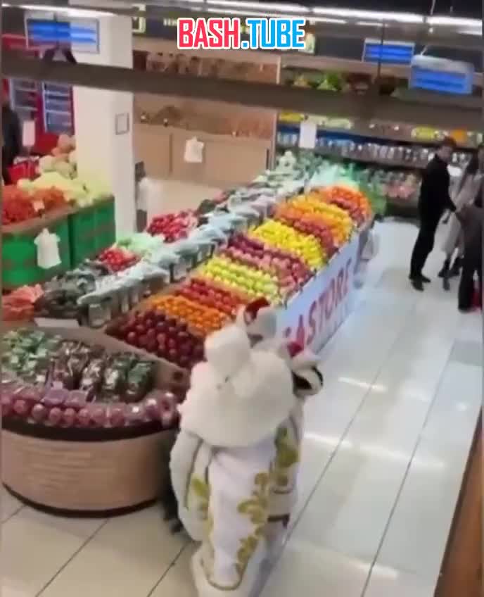  В Баку Дед морозы устроили драку в продуктовом