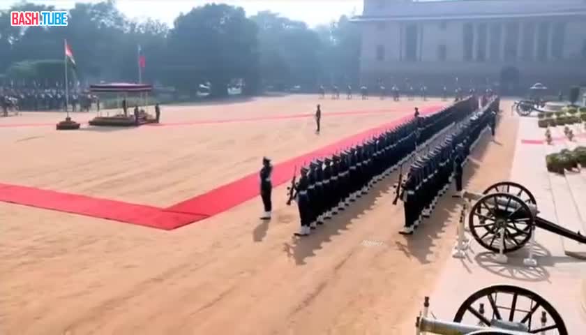  В Индии перед президентским дворцом в Дели прошла церемония официальной встречи Владимира Путина