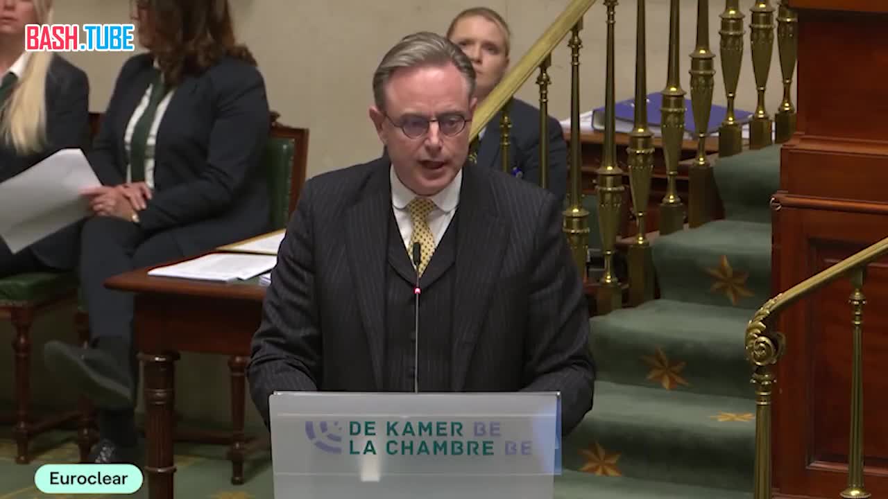  Депутаты парламента Бельгии встретили овацией речь премьера Барта Де Вевера
