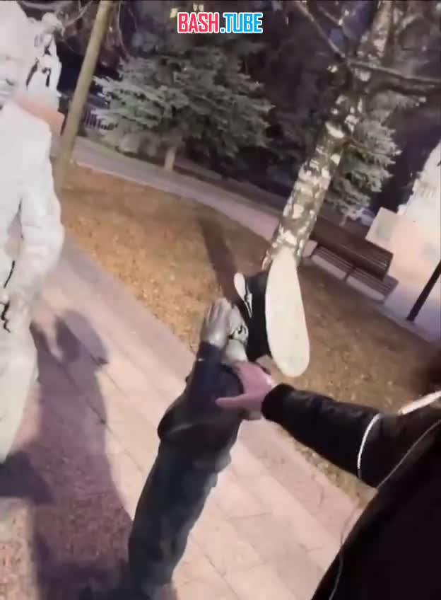  «Мне просто удобно»: ММА-боец вышел на связь после избиения памятника в Москве