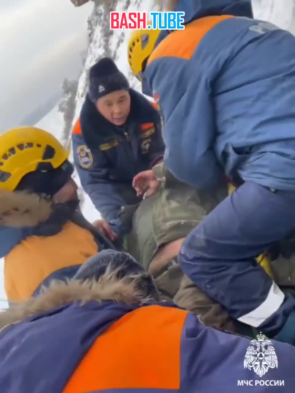  Тувинская пара едва не погибла, сорвавшись с крутого склона горы