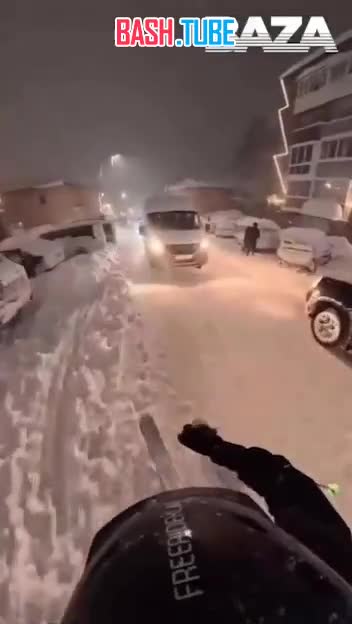  Фрирайд в автомобильной пробке и сугробы в человеческий рост – курорт Шерегеш заваливает снегом