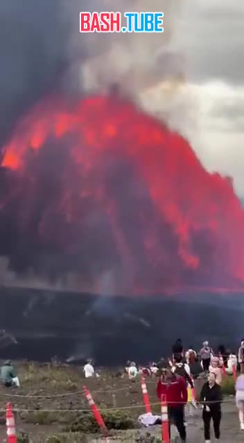  На Гавайях проснулся вулкан Килауэа, выбросив три фонтана лавы высотой 370 метров