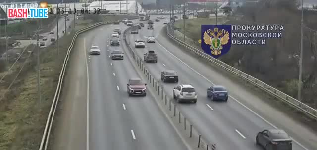  В Подмосковье грузовик выехал на встречку и врезался в две легковушки