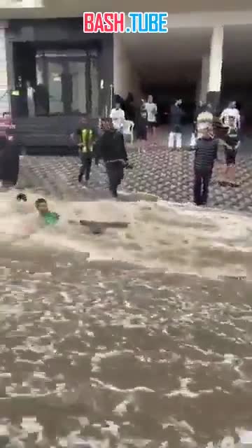  Многие местные жители искренне радуются обильным дождям в Джидде