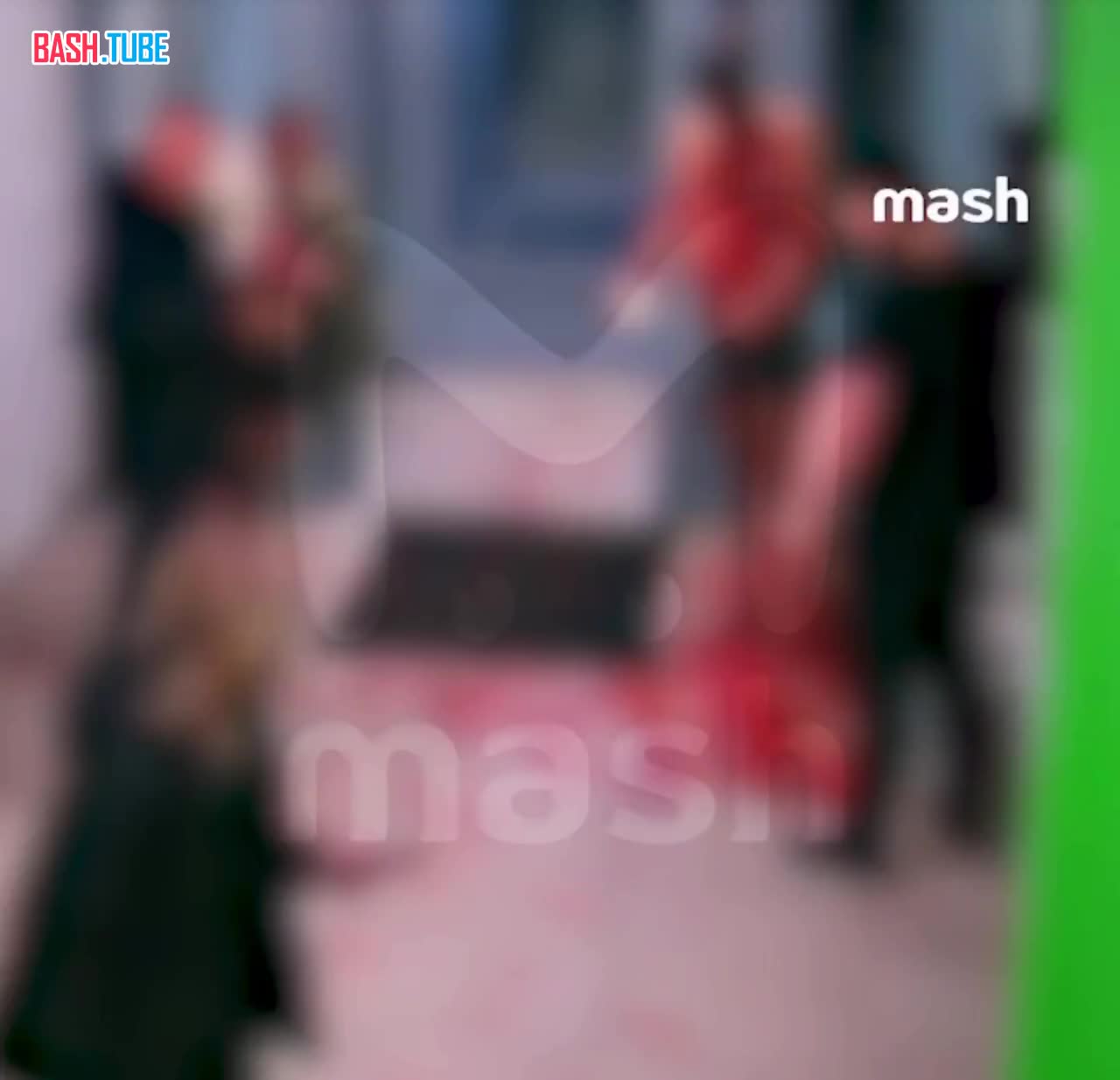  Пострадавшие от удара БПЛА в Твери с сильными порезами и кровотечением в одних трусах выбежали в подъезд