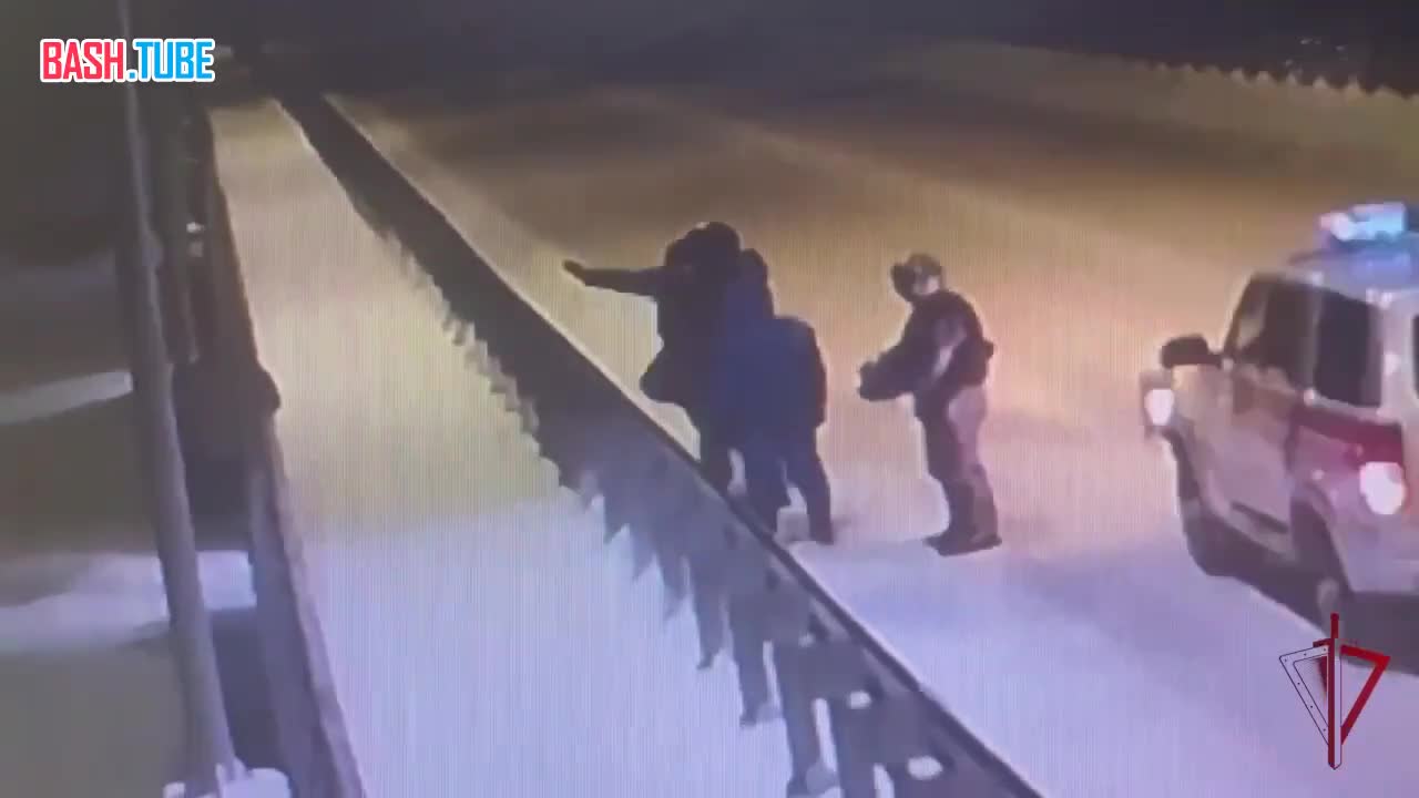  В Бурятии сотрудники Росгвардии в последний момент спасли женщину, которая намеревалась спрыгнуть с моста