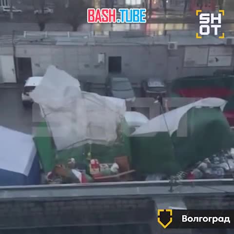  Юг России сотрясает мощный шторм - ветер валит деревья, сносит палатки и даже уносит корабли, - СМИ