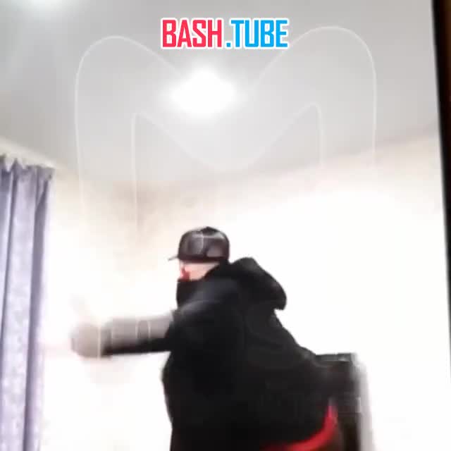  Треш-стример из Астрахани разгромил съёмную квартиру в Питере - и не думает останавливаться на одной недвижке