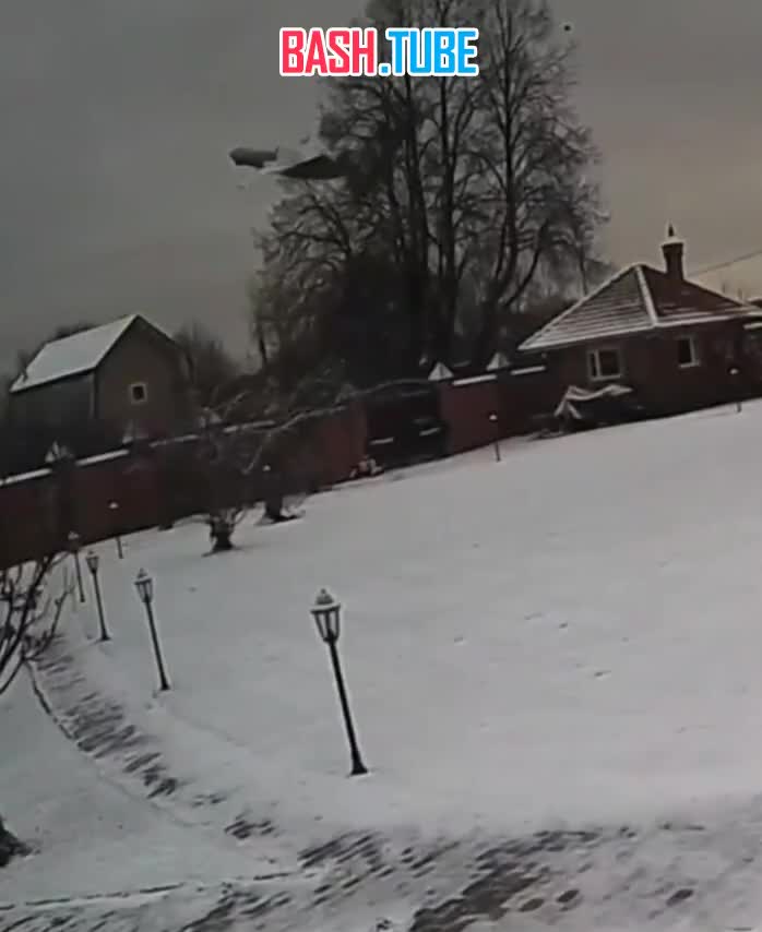  Момент падения Ан-22 «Антей» в Уводьское водохранилище Ивановской области 9 декабря