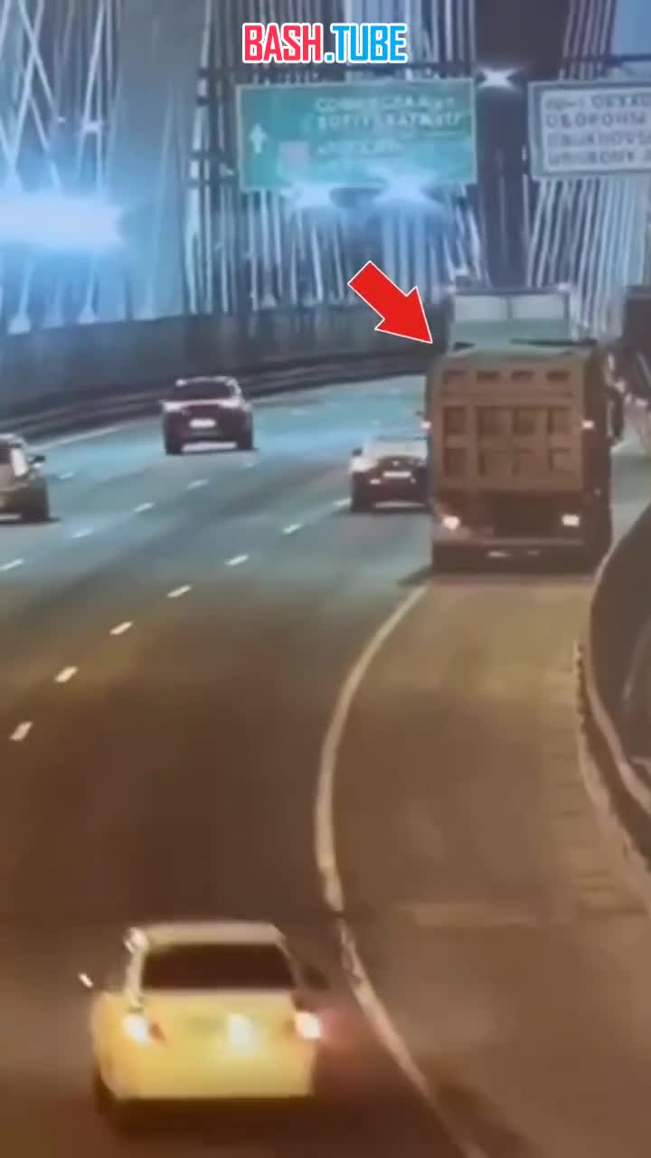  Водитель-иностранец на полном ходу врезался в грузовик на КАД – один его пассажир погиб, а второй получил тяжёлые травмы