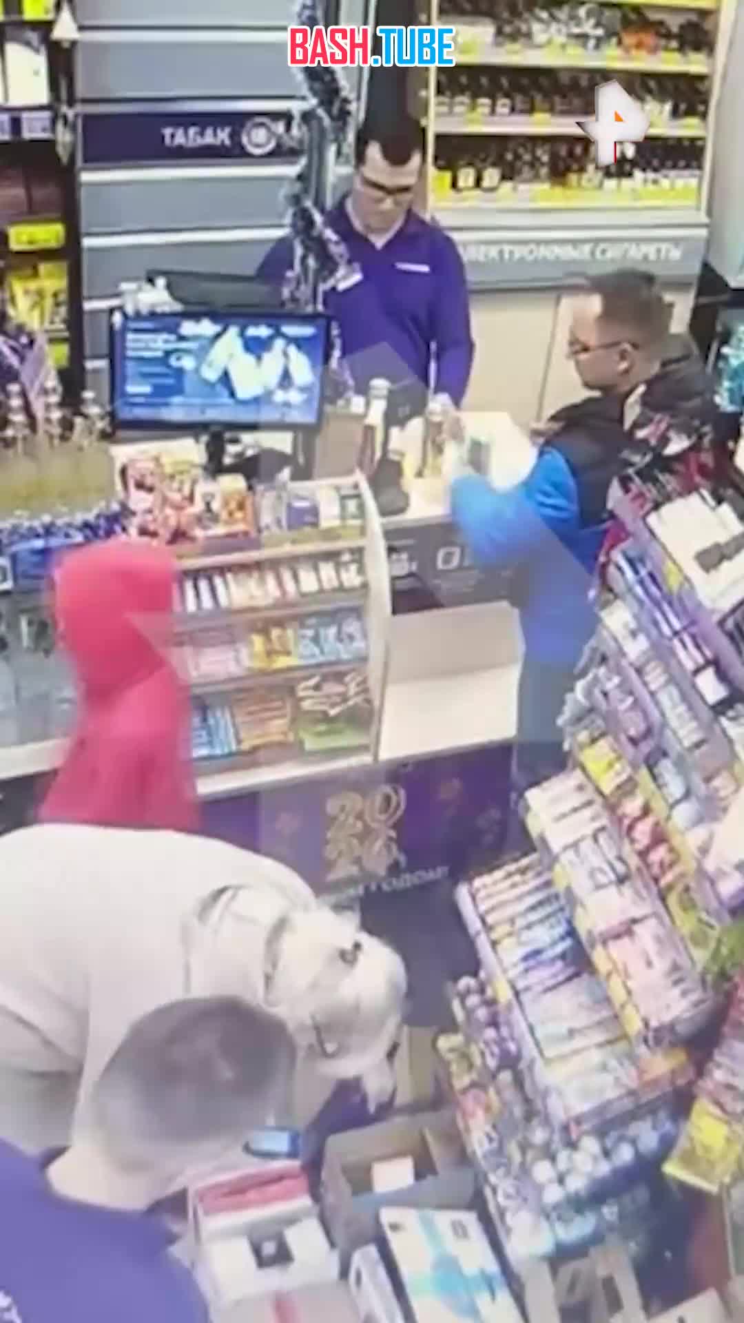  Мужчина несколько раз ударил девятилетнюю дочь во время конфликта в магазине