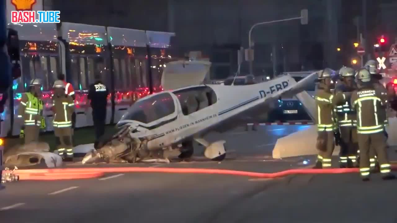  Германия. Легкомоторный самолет Diamond DA40D Diamond Star совершил вынужденную посадку прямо в центре города Мангейм