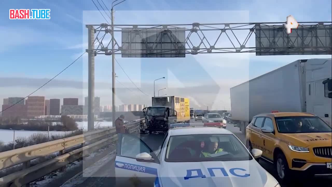  Массовое ДТП с участием шести машин произошло на Новорижском шоссе в районе Москвы-реки, сообщил РЕН ТВ