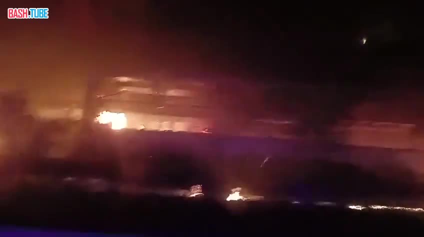  13 человек погибли и десятки пострадали в результате массовой огненной аварии на скоростной автомагистрали в Индии