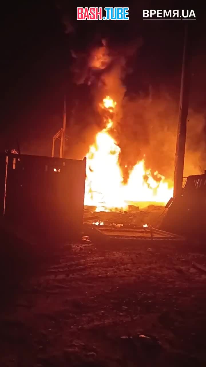  Кадры пожара на подстанции в посёлке Котовского в Одессе после ночного налёта дронов